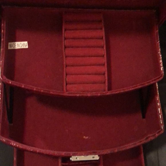 Vintage Jewelry/Music Box 3 Tier Drawers & Mirror Crocodile Pattern Red - Picture 9 of 16